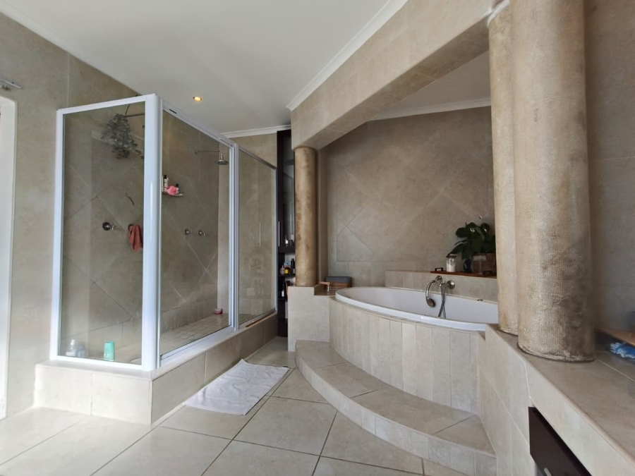5 Bedroom Property for Sale in Marina Martinique Eastern Cape